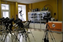 "Четыре глаза" на Марата