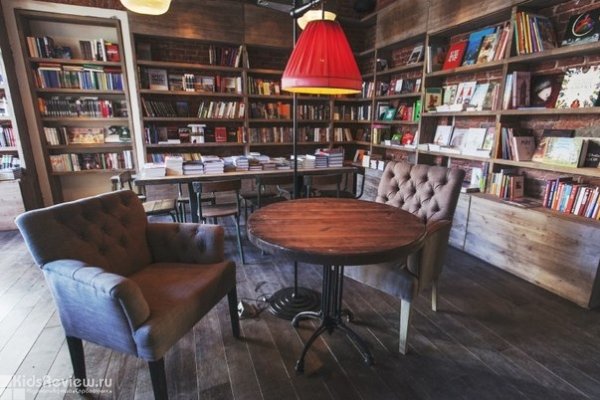 "Мы", книжный магазин в ресторане с детской комнатой Biblioteka (Библиотека) на Невском, детские книги в Петербурге
