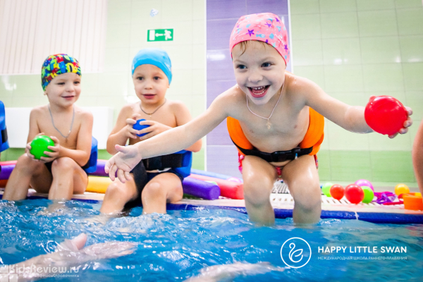 Happy Little Swan на ​Проспекте Ветеранов, международная школа раннего плавания для детей от 3 месяцев до 7 лет, СПб