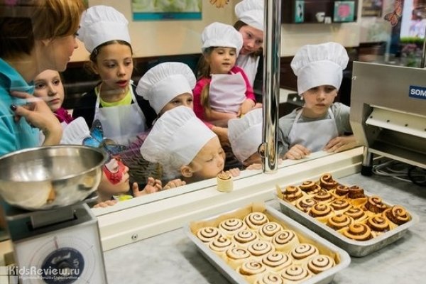 Cinnabon, "Синнабон", кафе-пекарня в ТК "Парнас Сити", СПб