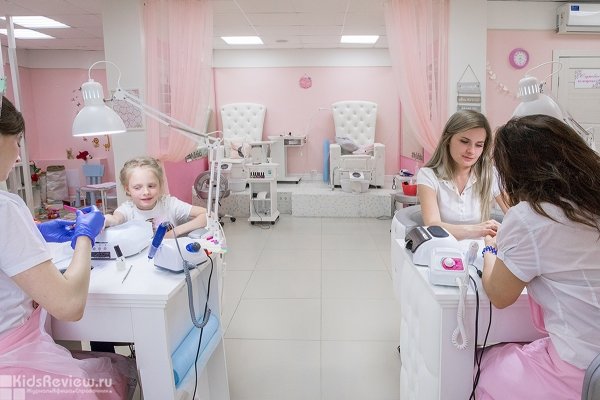 "Зефирка", студия маникюра с детской игровой комнатой на Сизова, СПб