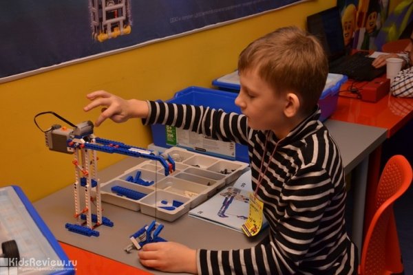 "Леготека", игровое пространство, мастер-классы по робототехнике на Комендантском, СПб
