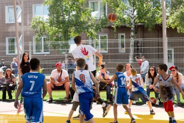 Баскетбольная площадка фонда "Кириленко - детям" в Фрунзенском районе, СПб