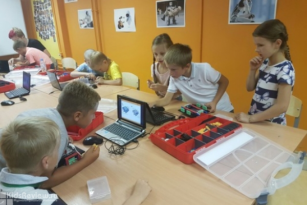 "Роботрек", клуб робототехники, конструирование для детей на Яхтенной, СПб