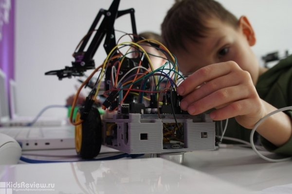 "Код Гиасс-Р" на Дыбенко, робототехника, программирование и схемотехника для детей 5-16 лет, СПб