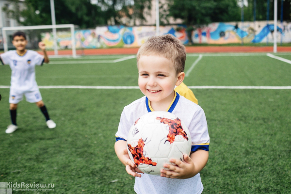 "Юниор" на Латышских стрелков, детская футбольная школа для детей 3-15 лет в СПб