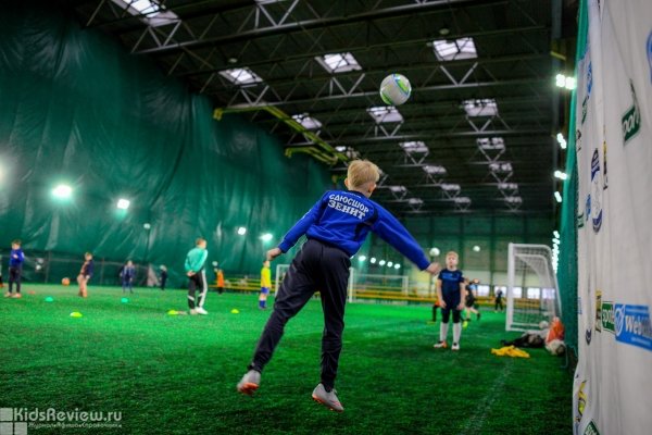 "Молния", футбольный центр для детей от 4 до 13 лет и взрослых на Кировском заводе, СПб