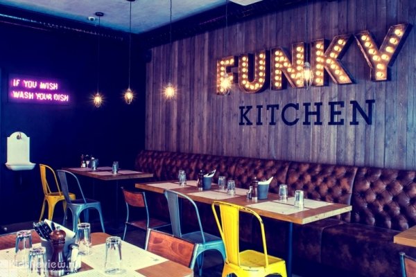 Funky Kitchen (Фанки Китчен), ресторан с детскими стульчиками на Петроградской, СПб (закрыт)