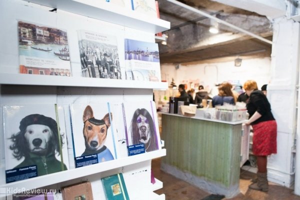 "КнигиПодарки", магазин дизайнерских вещей, книг на Лиговском в "Этажах", СПб 