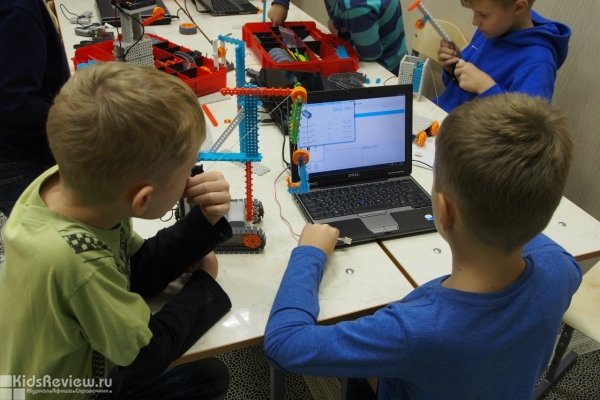 "Hi Robots" на Авиаконструкторов, детский клуб робототехники в Приморском районе, СПб